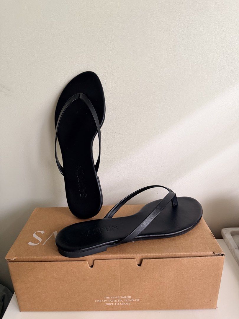 SAPPUN Black Thong Sandals (Size 240mm) (Category: Flats & Sandals) located in Paranaque City. Submitted by inmycloset08 (Listing ID 1471172076, Image 1). Description: 🌸US 7, korean size 240mm (but could fit size 6) 🌸Trendy minimalist, super comfy and looks really nice 🌸Used once, clean soles no wears on the footbed. 🌸rfs: bought a smaller size. 🌸 via lalamove pick up only .