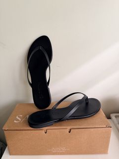 (Category: ) located in . Submitted by inmycloset08 (Listing ID 1471172076, Image 1). Description: .