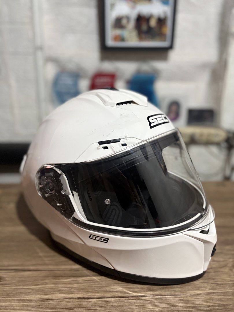 SEC Motorcycle Helmet White Full Face (Category: Helmets and other Riding Gears) located in Manila. Submitted by jayppi (Listing ID 1471171382, Image 1). Description: - Brand: SEC Motorcycle Helmet - Color: White with clear visor / extra visor - Condition: Good daily riding gear with minor surface scuffs from normal handling - Shell: Solid outer shell for reliable protection - Fit: Secure closure mechanism - Interior: Clean and intact padding for