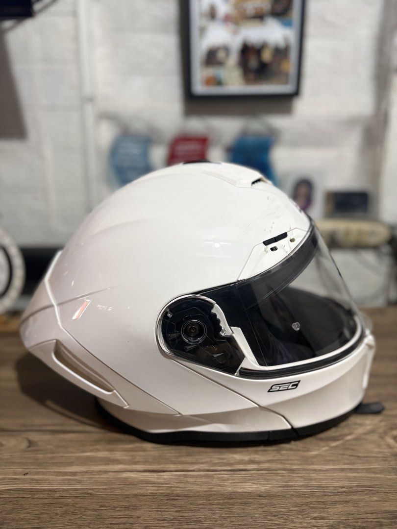SEC Motorcycle Helmet White Full Face (Category: Helmets and other Riding Gears) located in Manila. Submitted by jayppi (Listing ID 1471171382, Image 2). Description: - Brand: SEC Motorcycle Helmet - Color: White with clear visor / extra visor - Condition: Good daily riding gear with minor surface scuffs from normal handling - Shell: Solid outer shell for reliable protection - Fit: Secure closure mechanism - Interior: Clean and intact padding for