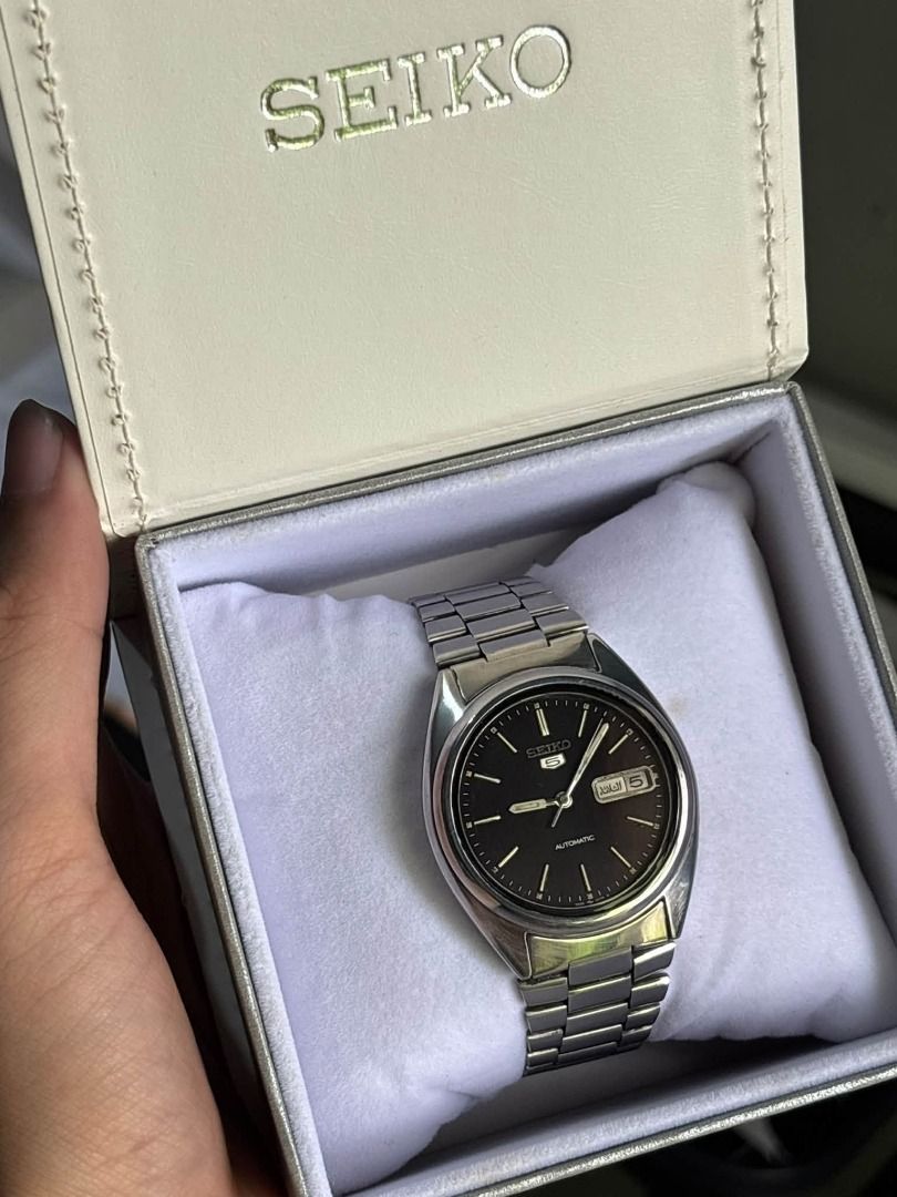 Seiko 5 Automatic 7009-3040 Black dial⌚️ (Category: Men's Watches) located in Caloocan City. Submitted by primetime_watches (Listing ID 1471205077, Image 2). Description: *Working *Black dial *Day and date *Stainless steel case and bracelet.
