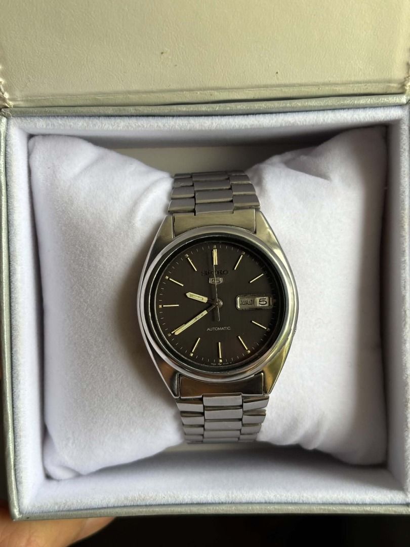 Seiko 5 Automatic 7009-3040 Black dial⌚️ (Category: Men's Watches) located in Caloocan City. Submitted by primetime_watches (Listing ID 1471205077, Image 1). Description: *Working *Black dial *Day and date *Stainless steel case and bracelet.