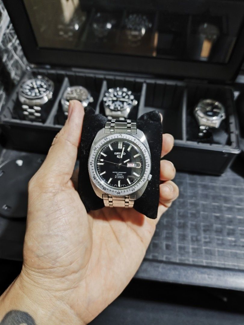Seiko SRPL93 Gene Kranz (Category: Men's Watches) located in Quezon City. Submitted by sejleon (Listing ID 1471265019, Image 1). Description: -SRPL93 Gene Kranz Black Dial -Complete box and original links -Lightly used with some scratches on bracelet.