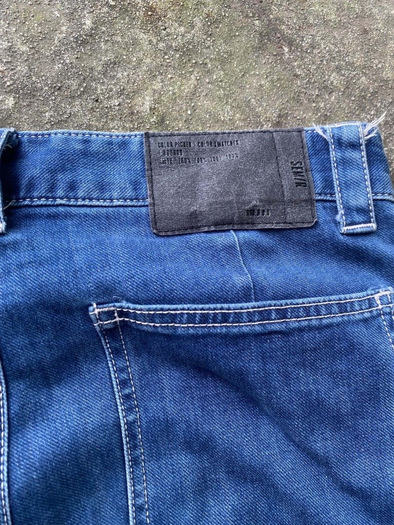 SEM/R Denim Cargo Pants Blue Size 30 (Category: Jeans) located in Cabuyao City. Submitted by vhincemagat16 (Listing ID 1471194633, Image 2). Description: - Brand/Model: SEM/R denim cargo pants - Color: Classic blue - Size: CN:30 (170/74A), straight leg fit - Details: Multiple utility pockets and left-side hammer loop - Design: Stylish contrast white stitching throughout - Branding: Dark leather-like patch on the back waistband.