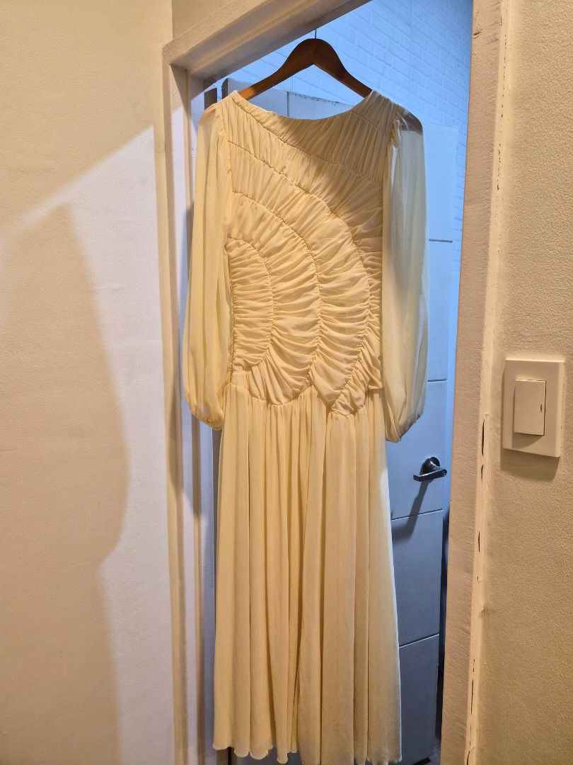 Shein Yellow Dress (Category: Dresses) located in Manila. Submitted by alyssaaa_pin (Listing ID 1471217627, Image 1). Description: Size M-L Stretchable A-line shape w/ graceful flow fabric Used only once.