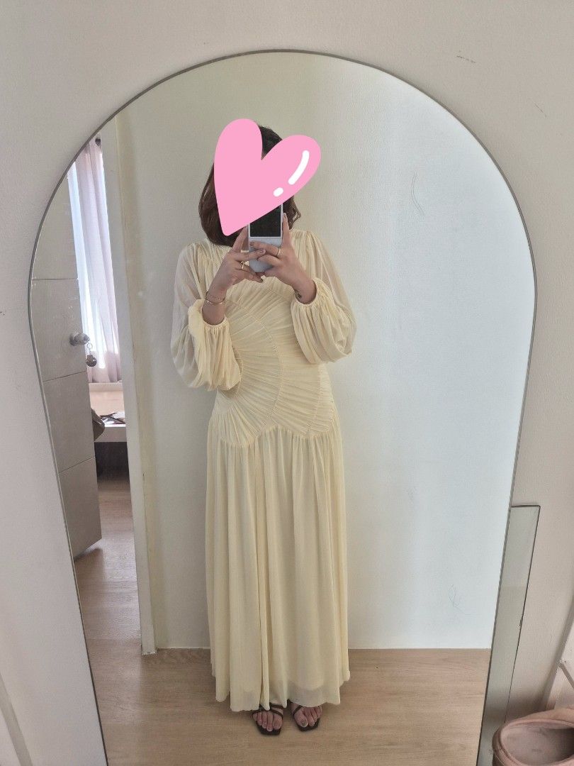 Shein Yellow Dress (Category: Dresses) located in Manila. Submitted by alyssaaa_pin (Listing ID 1471217627, Image 3). Description: Size M-L Stretchable A-line shape w/ graceful flow fabric Used only once.