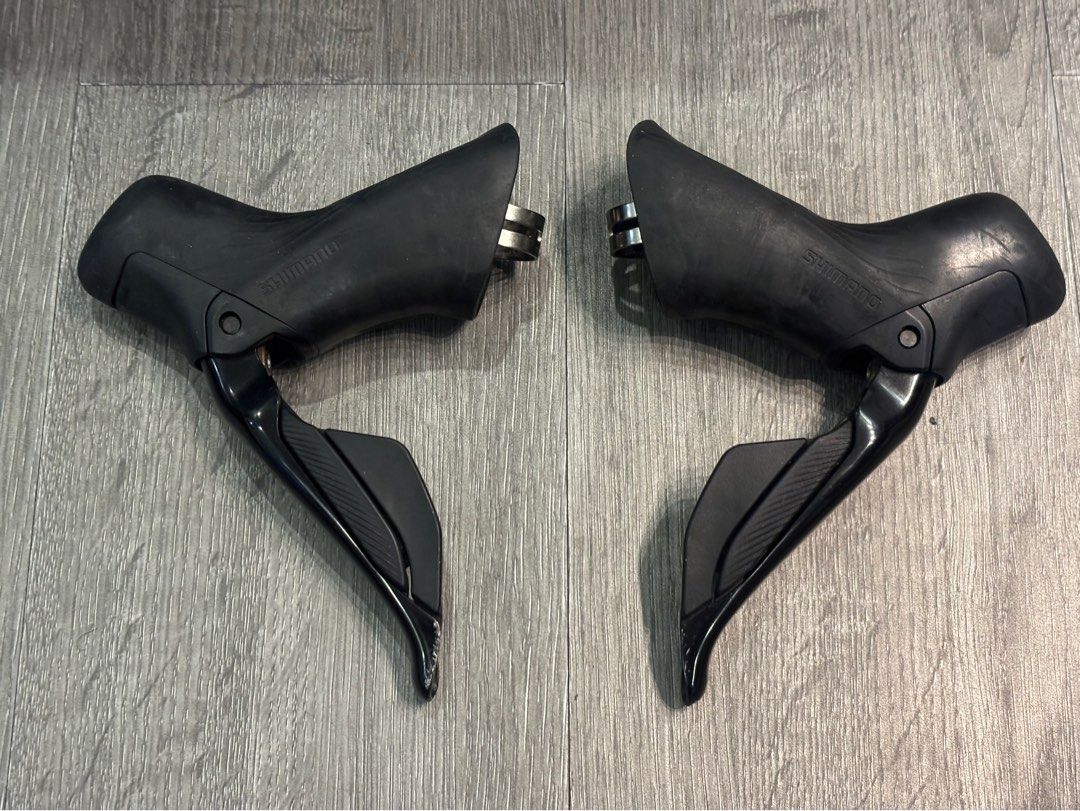 Shimano 105 Di2 Shifters (Category: Bicycles) located in Manila. Submitted by smw19 (Listing ID 1471229328, Image 2). Description: 105 Di2 12 speed disc brakes Brand new batteries Cosmetic condition: Some scuffs and scratches on the lever tips from previous use (does not affect performance).