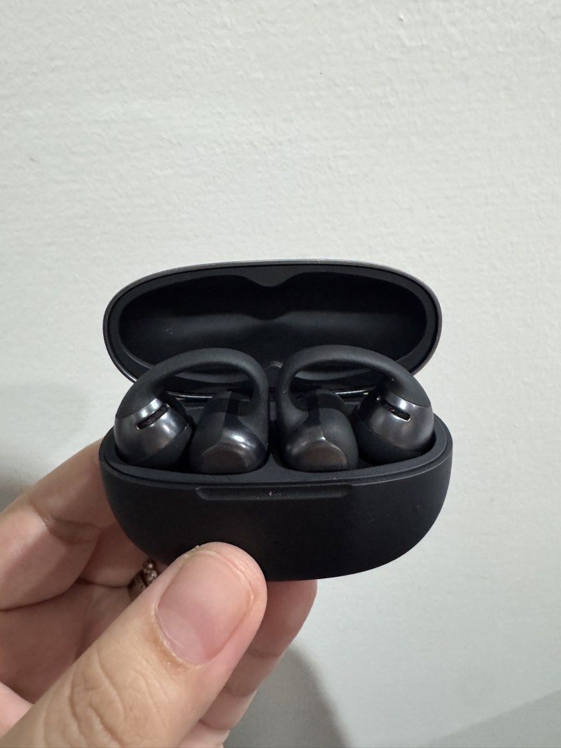 Shokz OpenDots One (Category: Earphones) located in Davao. Submitted by tubbyandchuckie (Listing ID 1471203842, Image 3). Description: Shokz Opendots One Complete set Used less than 10x Like new Purchased on Oct 5, 2026 RFS: husband prefers openrun/openmove P7,500 only.
