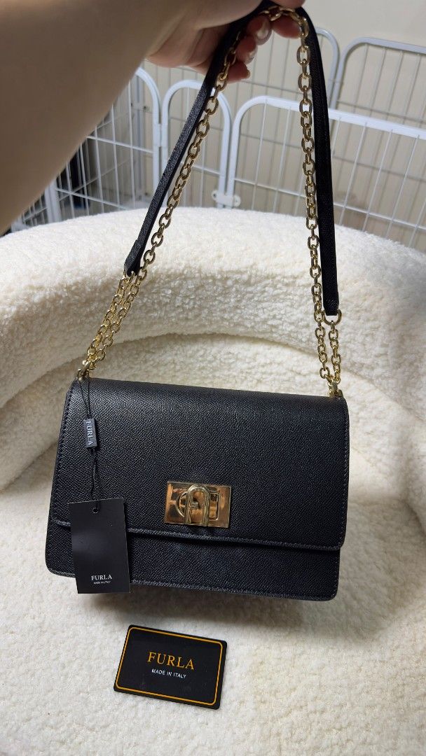 Shoulder bag 2way bag furlang (Category: Shoulder Bags) located in Binmaley. Submitted by amayscollections2 (Listing ID 1471254662, Image 2). Description: Origqual. Sale Furlang 2way bag super mahalya yan ses search mo brand na yan at sobrang tibay ng quality kasyang kasya long wallet for only: ₱799+sf payment first ₱869+sf cash on delivery 📍pangasinan We Ship Nationwide po🚚.
