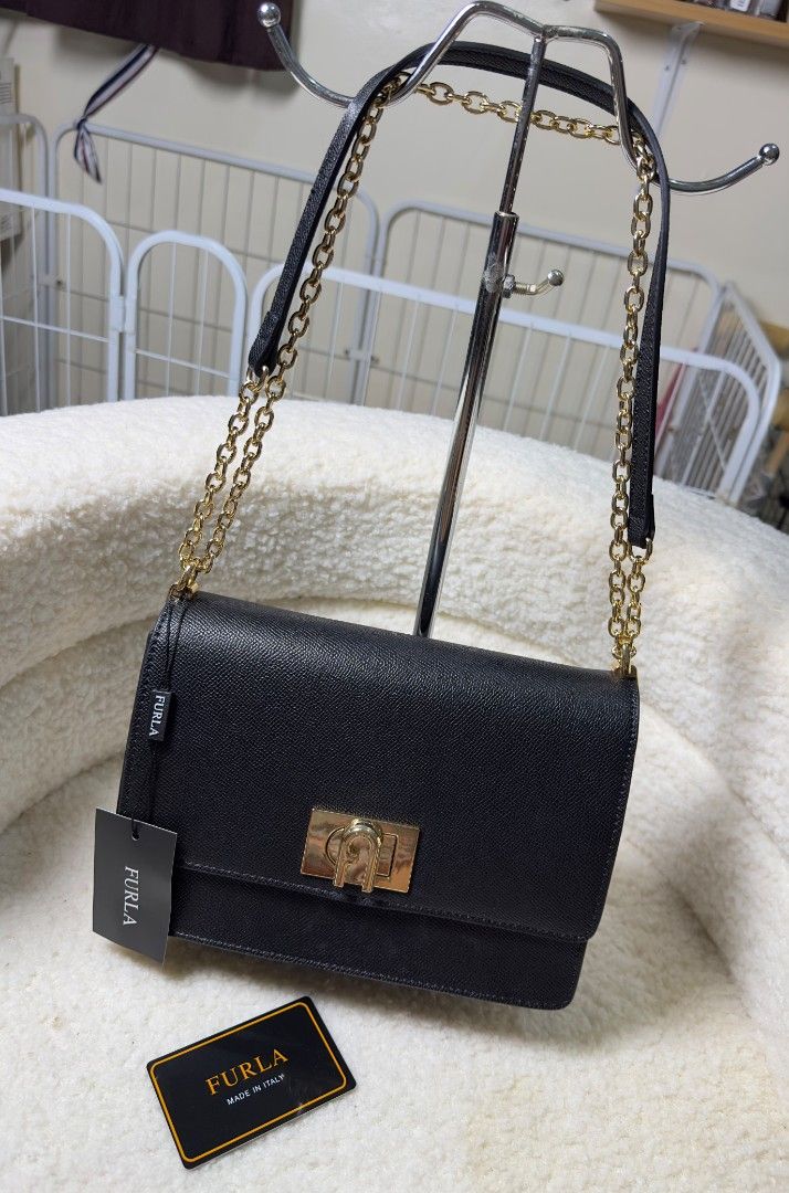 Shoulder bag 2way bag furlang (Category: Shoulder Bags) located in Binmaley. Submitted by amayscollections2 (Listing ID 1471254662, Image 1). Description: Origqual. Sale Furlang 2way bag super mahalya yan ses search mo brand na yan at sobrang tibay ng quality kasyang kasya long wallet for only: ₱799+sf payment first ₱869+sf cash on delivery 📍pangasinan We Ship Nationwide po🚚.