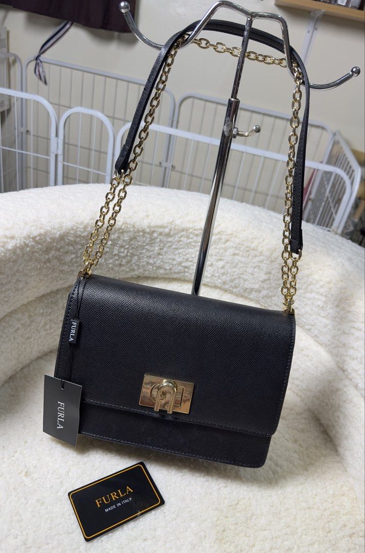 Shoulder Bag 2way Furlang (Category: Shoulder Bags) located in Binmaley. Submitted by amayscollections (Listing ID 1471253972, Image 1). Description: Origqual. Sale Furlang 2way bag super mahalya yan ses search mo brand na yan at sobrang tibay ng quality kasyang kasya long wallet for only: ₱799+sf payment first ₱869+sf cash on delivery 📍pangasinan We Ship Nationwide po🚚.