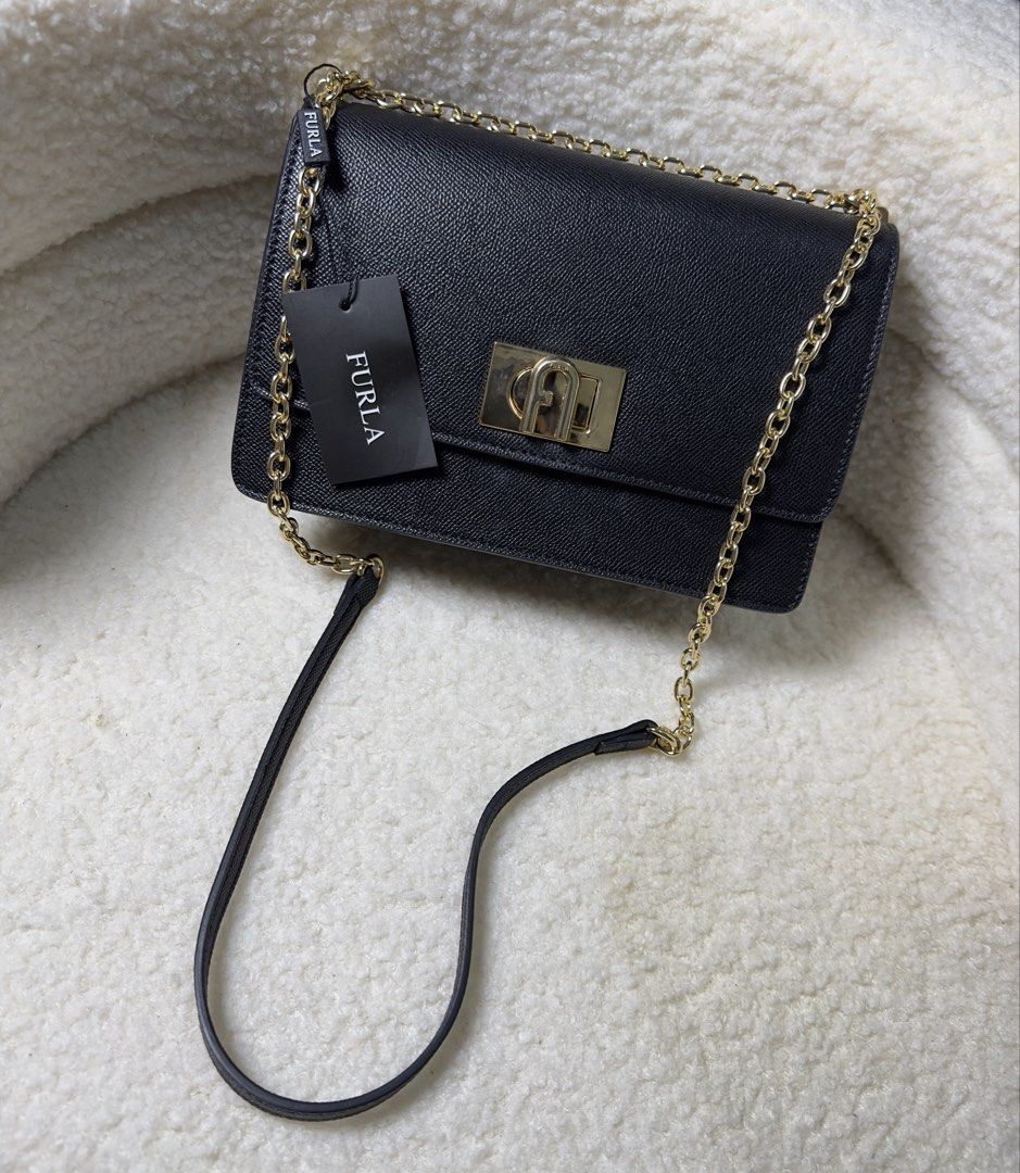 Shoulder Bag 2way Furlang (Category: Shoulder Bags) located in Binmaley. Submitted by amayscollections (Listing ID 1471253972, Image 3). Description: Origqual. Sale Furlang 2way bag super mahalya yan ses search mo brand na yan at sobrang tibay ng quality kasyang kasya long wallet for only: ₱799+sf payment first ₱869+sf cash on delivery 📍pangasinan We Ship Nationwide po🚚.