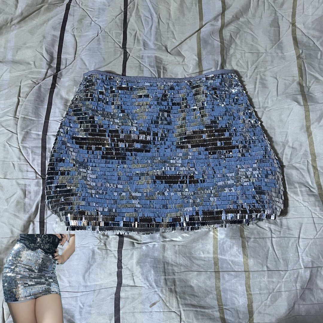 silver fitted sequin skirt party halloween (Category: Skirts) located in Manila. Submitted by solvithrifts (Listing ID 1471249651, Image 1). Description: - Color: Silver - Style: High-waisted, bodycon mini skirt - Details: Full all-over sequin coverage with amazing shine under lights - Perfect for: Parties, clubbing, and nights out - Condition: Brand new / Excellent.