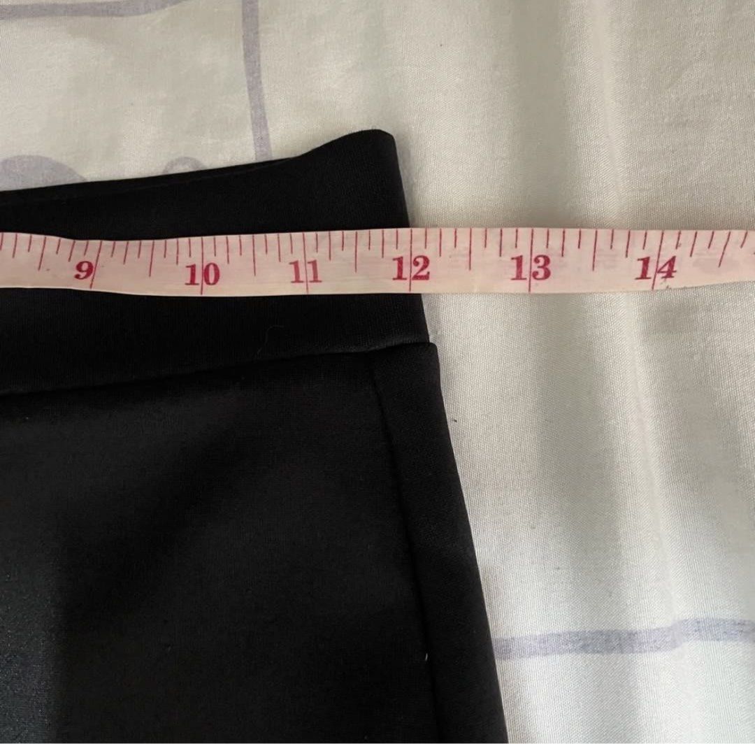 size 24 black pencil skirt (Category: Skirts) located in Quezon City. Submitted by leocurations (Listing ID 1471223992, Image 2). Description: .