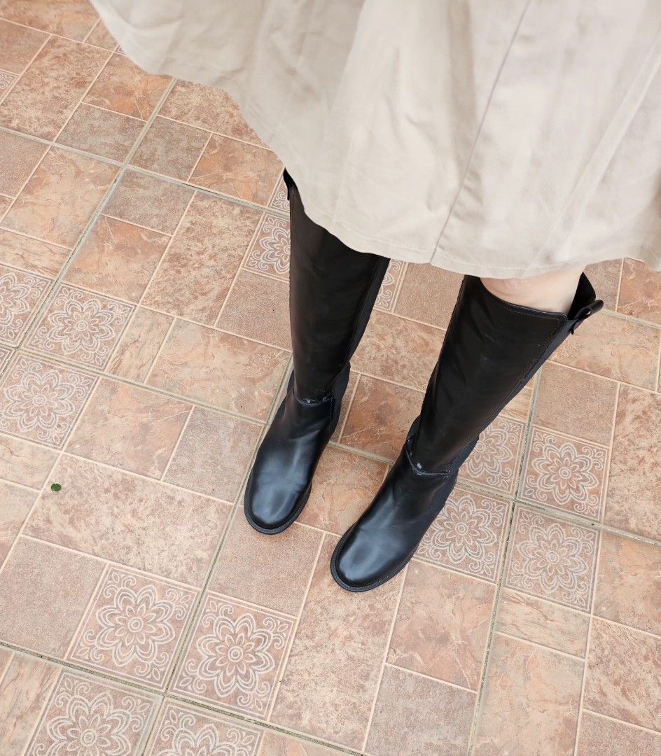Sleek Black Knee-High Boots – Comfortable & Classic Black Boots (Category: Boots) located in Manila. Submitted by mvillamin281585 (Listing ID 1471200623, Image 2). Description: Selling this timeless, minimalist design Black boots that pairs perfectly with skirts, dresses, or skinny jeans. Designed with a very comfortable low block heel, making them ideal for all-day wear and walking. Features: • Color: Classic Black • Height: Knee-high fit with a