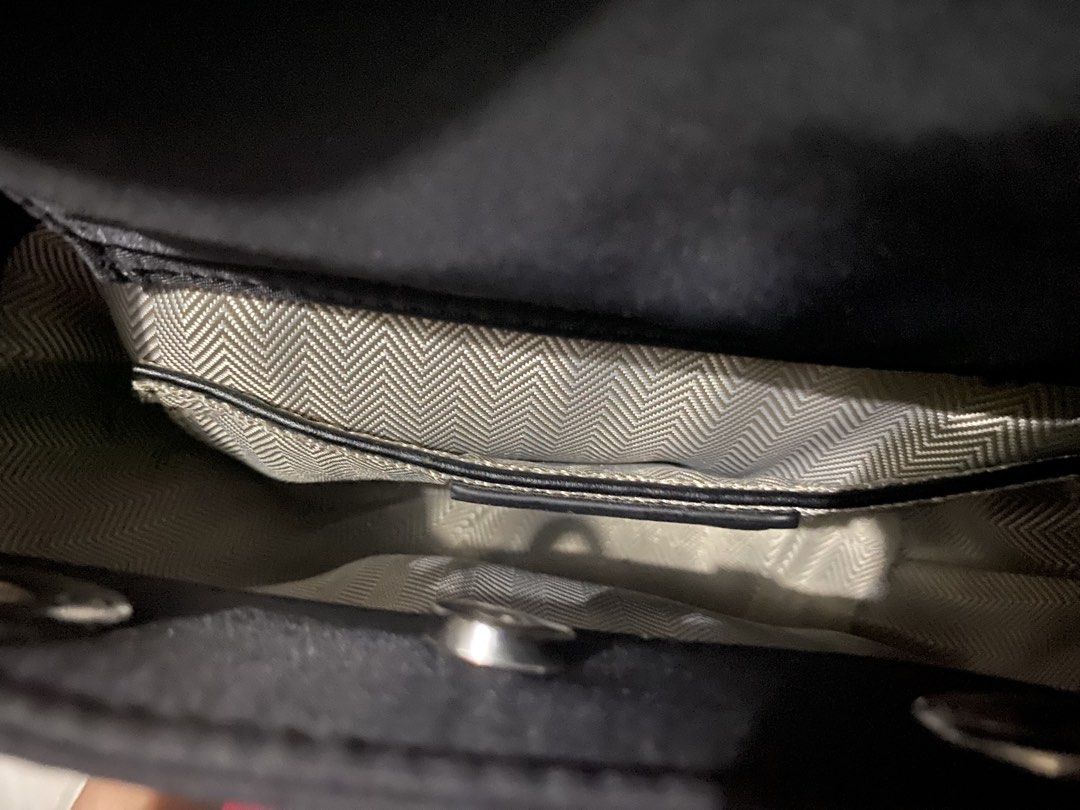 Sling bag (Category: Cross-body Bags) located in Manila. Submitted by gelaimarieh (Listing ID 1471175010, Image 3). Description: .