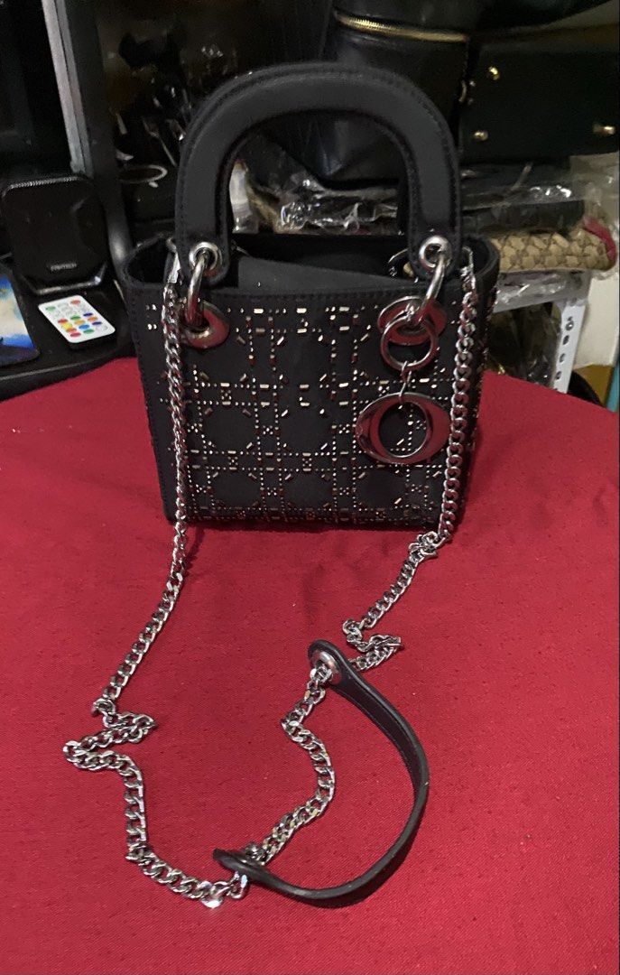 Sling bag (Category: Cross-body Bags) located in Manila. Submitted by gelaimarieh (Listing ID 1471175010, Image 1). Description: .