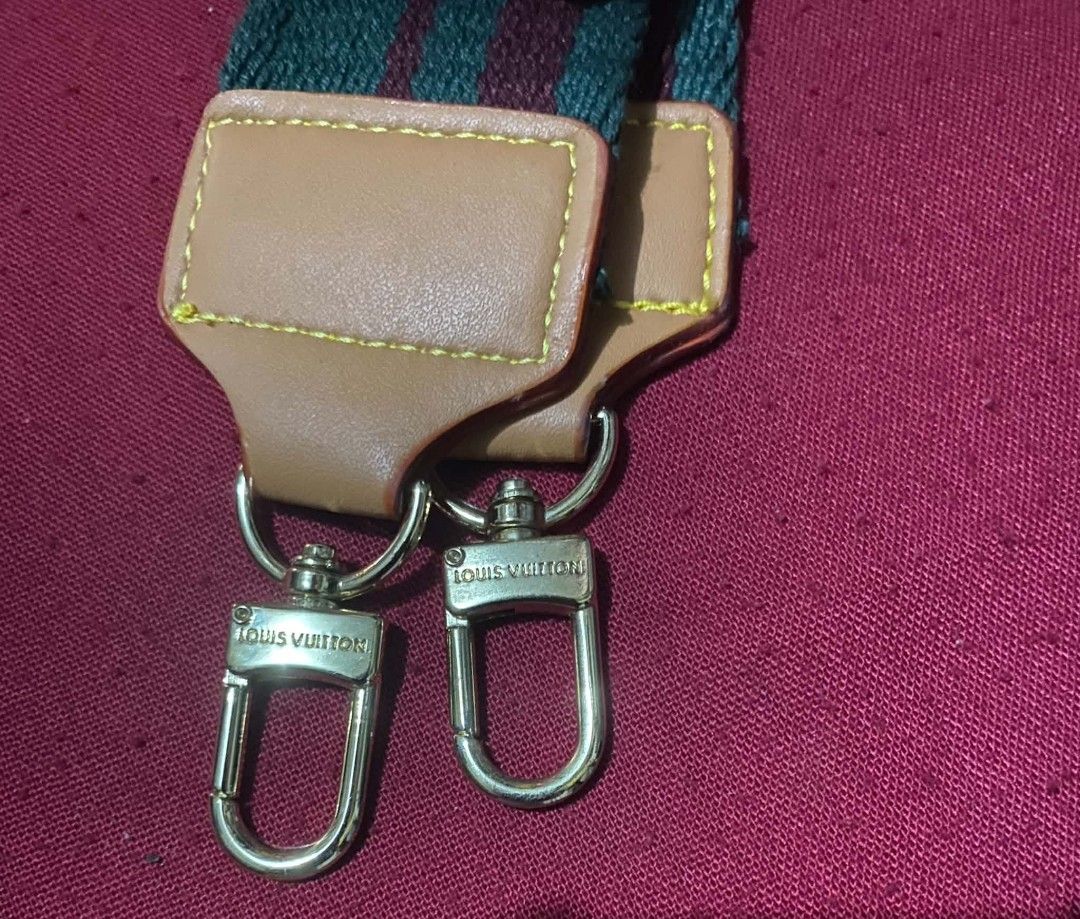 Sling bag (Category: Cross-body Bags) located in Manila. Submitted by glaiza02 (Listing ID 1471182377, Image 3). Description: .