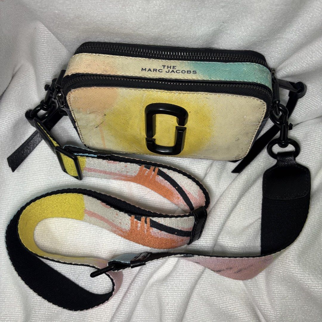 SLING BAG MARC JACOBS (Category: Cross-body Bags) located in Manila. Submitted by daphnefinds3 (Listing ID 1471291298, Image 2). Description: ~FOR NOT MASELAN LANG ~NEED RETOUCH ~PERSONAL USED ONLY ~MADUMI LOOB ~MINE AS IS.
