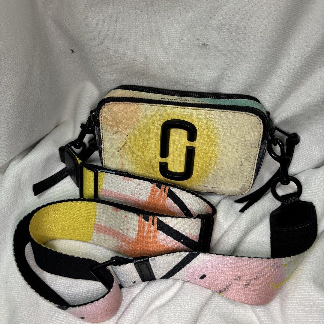 SLING BAG MARC JACOBS (Category: Cross-body Bags) located in Manila. Submitted by daphnefinds3 (Listing ID 1471291298, Image 1). Description: ~FOR NOT MASELAN LANG ~NEED RETOUCH ~PERSONAL USED ONLY ~MADUMI LOOB ~MINE AS IS.
