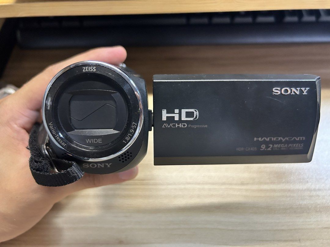 Sony Handycam HDR-CX405 (Category: Video Cameras) located in San Pedro. Submitted by mvmnrc_ (Listing ID 1471183316, Image 2). Description: 📹 Sony Handycam HDR-CX405 Pre-owned and in fair condition. Has visible scratches and signs of use, but these are purely cosmetic. No functional issues — lahat gumagana 100%. ✅ Fully working ✅ 60x Clear Image Zoom ✅ ZEISS Vario-Tessar lens ✅ Optical SteadyShot ✅ HD video recording ✅ LCD screen working properl
