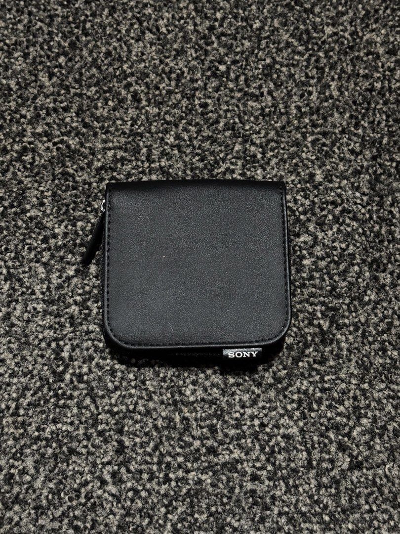 Sony SD Cards Bag (Category: Camera Bags & Carriers) located in Bulacan. Submitted by thriftstarph (Listing ID 1471274665, Image 1). Description: PLEASE READ THE DESCRIPTION BELOW ‼️ Sony SD Card Pouch From: Japan No Issue Color way: 10/10 450 php📩 .