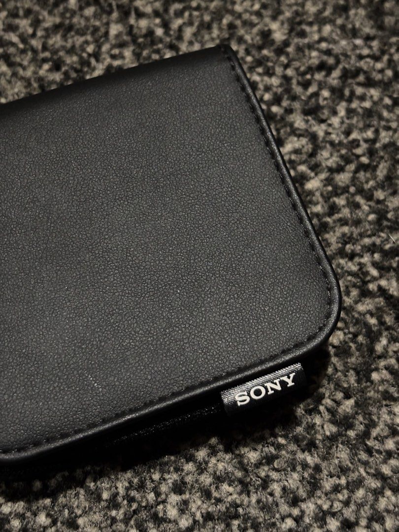 Sony SD Cards Bag (Category: Camera Bags & Carriers) located in Bulacan. Submitted by thriftstarph (Listing ID 1471274665, Image 2). Description: PLEASE READ THE DESCRIPTION BELOW ‼️ Sony SD Card Pouch From: Japan No Issue Color way: 10/10 450 php📩 .
