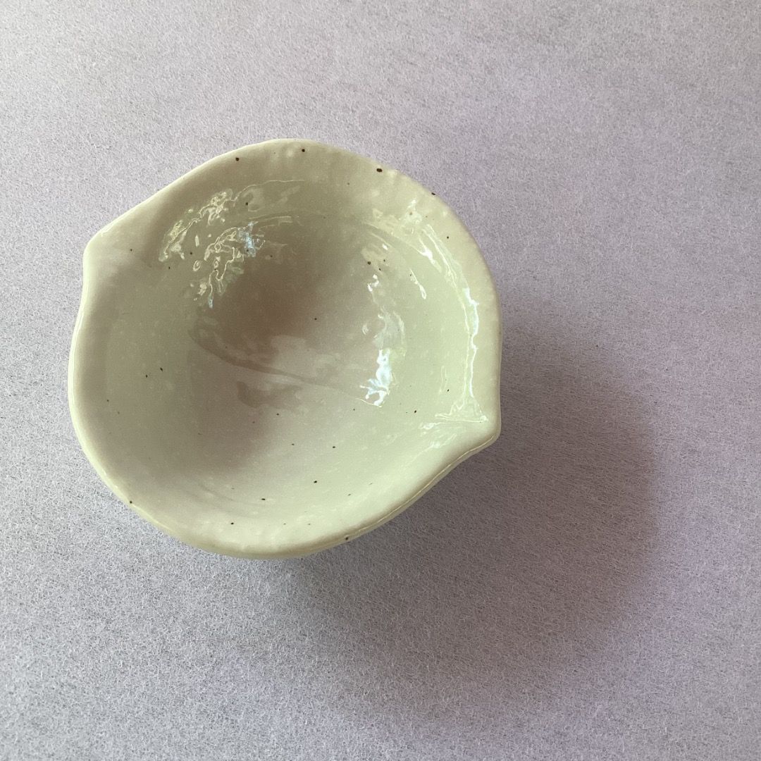 Speckled Stoneware Appetizer Dish w/ Spout (Category: Vases & Decorative Bowls) located in Davao. Submitted by eclectic1925 (Listing ID 1471262878, Image 2). Description: Php75 Speckled Stoneware Appetizer Dish w/ Spout H: 1.2 inches L: 3.3 inches W: 3.3 inches Please REVIEW PHOTOS We use 100% repurposed packaging materials SF starts at Php70 via Flash Express First to pay .