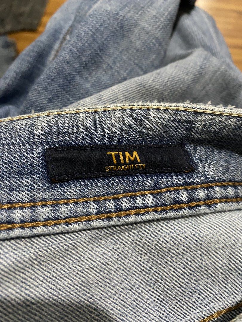 Straight Fit Jeans (Category: Jeans) located in Manila. Submitted by ellieeeeee0293929 (Listing ID 1471124453, Image 2). Description: - Brand/Model: TIM Straight Fit Jeans - Color: Light Blue Denim - Rise: Comfortable mid-rise waist - Closure: Traditional button fly - Design: Classic five-pocket style with contrast stitching - Condition: Good everyday casual wear piece.