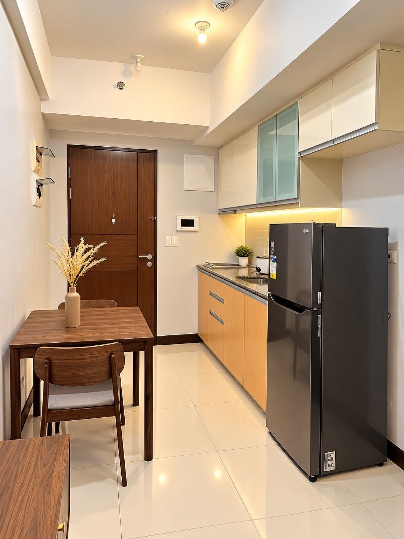 Studio FOR RENT in Viceroy Residences Tower 4 (Category: Apartments & Condos) located in Taguig. Submitted by louie.catandijan (Listing ID 1471164871, Image 3). Description: ₱23,000/month A fully furnished studio on the 17th floor in Viceroy Residences Tower 4, McKinley Hill, Taguig City. Great location, ready to view. Fully Furnished · 26 sqm · 17th Floor · Terms: 2+2 PDC 🛋️ Inclusions: Bed with mattress, Sofa, Dining table & chairs, TV, Aircon