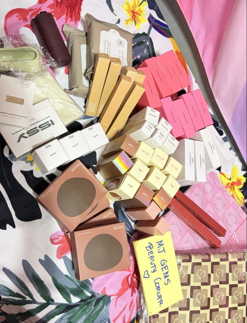 Sunnies, Issy, Chuchu, Absidy Make up take all (Category: Makeup) located in Ozamiz City. Submitted by mjssss (Listing ID 1471147906, Image 2). Description: Take all mix issy,chuchu,absidy,more on sunnies. Pumapatak na ₱185 each nalang uh 54pcs na yan😫Quit na me sa pag sell super busy na for incoming ojt. 54pcs [External link] me lng sa sure buyer can do vc and can ship agad🚚 ₱9,990 📌Payment first basis✅No COD❎ 📍Loc. Min.Misamis Occidental vi