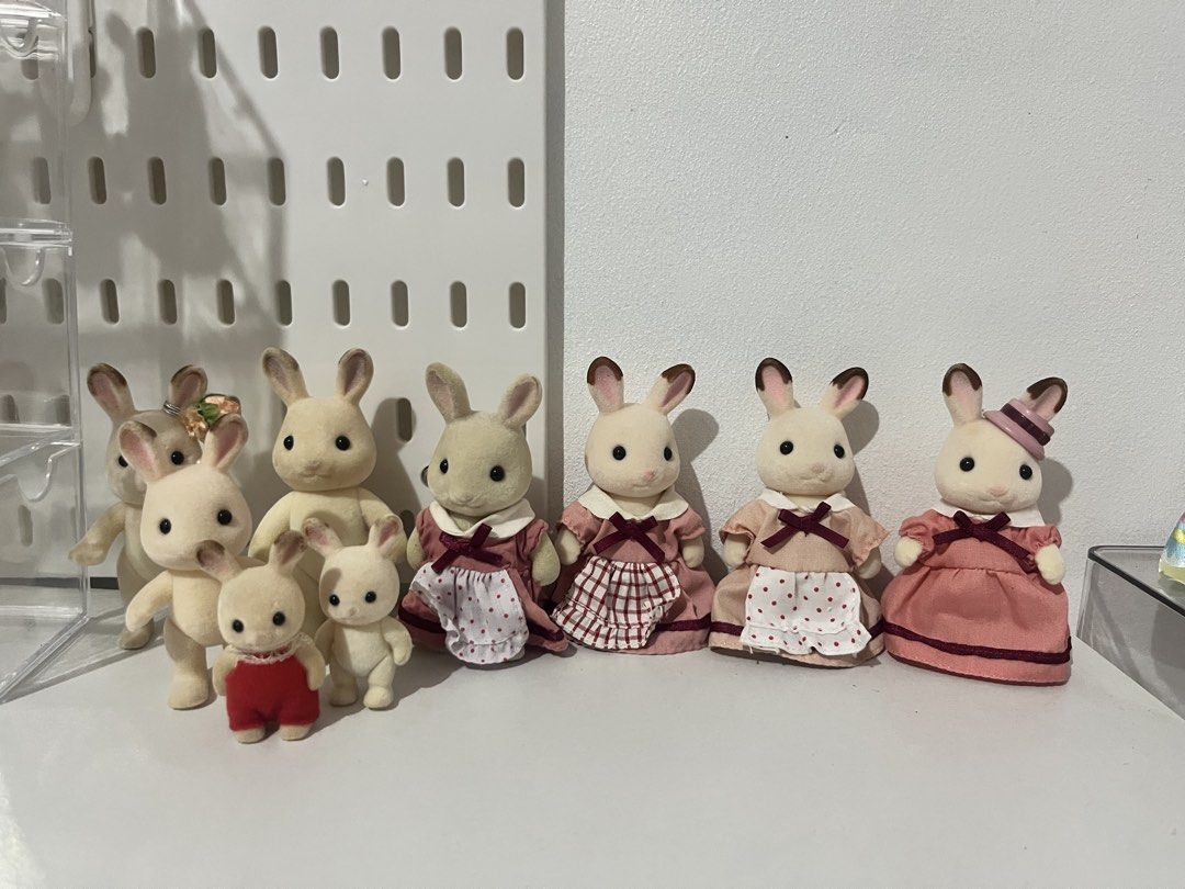 Sylvanian Families Set (Category: Designer & Blind Box Toys) located in Bulacan. Submitted by deideiii (Listing ID 1471227893, Image 1). Description: All must Go rfs: declutter.
