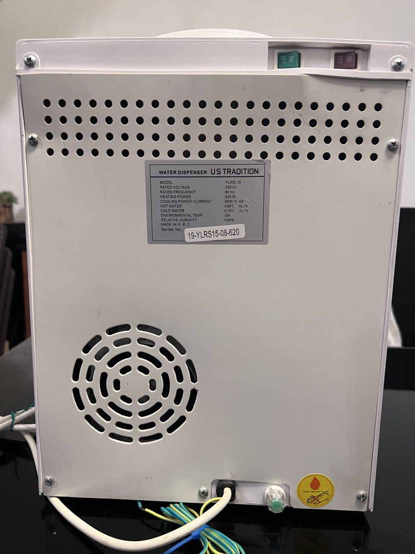 Table Top Hot and Cold Water Dispenser (Category: Other Home Appliances) located in Quezon City. Submitted by reyna.1106 (Listing ID 1471173400, Image 3). Description: Table Top Hot and Cold Water Dispenser.
