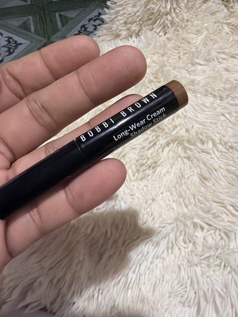 TAUPE eye shadow cream stick (Category: Makeup) located in Pugo. Submitted by caztraine (Listing ID 1471160717, Image 1). Description: .