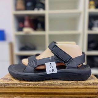 (Category: ) located in . Submitted by sneakers.too (Listing ID 1471123618, Image 1). Description: .