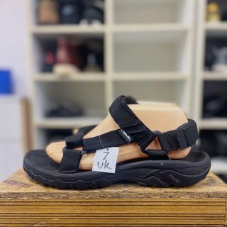 (Category: ) located in . Submitted by sneakers.too (Listing ID 1471123733, Image 1). Description: .