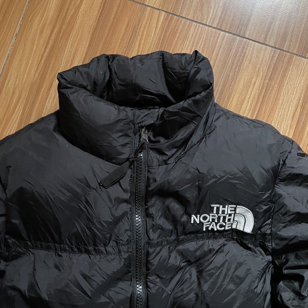 The North Face 700 Down Puffer Jacket (Category: Coats, Jackets and Outerwear) located in General Mariano Alvarez. Submitted by 4117_thriftnthrive (Listing ID 1471231585, Image 2). Description: In good condition No flaws Size: Junior XL / Adult S-M Measurements Width: 20” Length: 25” .