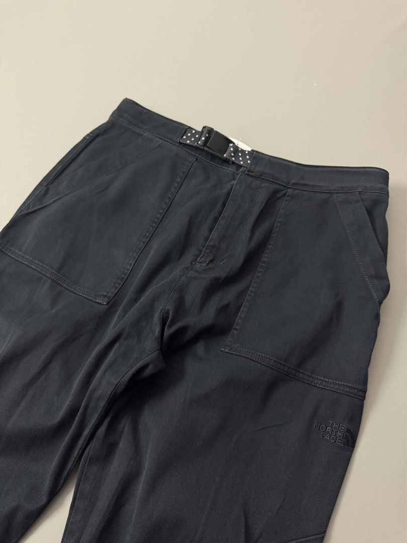 THE NORTH FACE BELTED UTILITY PANTS (Category: Jeans) located in Guagua. Submitted by sweetboyy (Listing ID 1471137597, Image 3). Description: THE NORTH FACE BELTED UTILITY PANTS EXCELLENT CONDITION SIZE 10 (MEDIUM) WOMENS ON TAG DIMES: WAISTLINE 30-32 / LENGTH 37 / LEG OPENING 6.