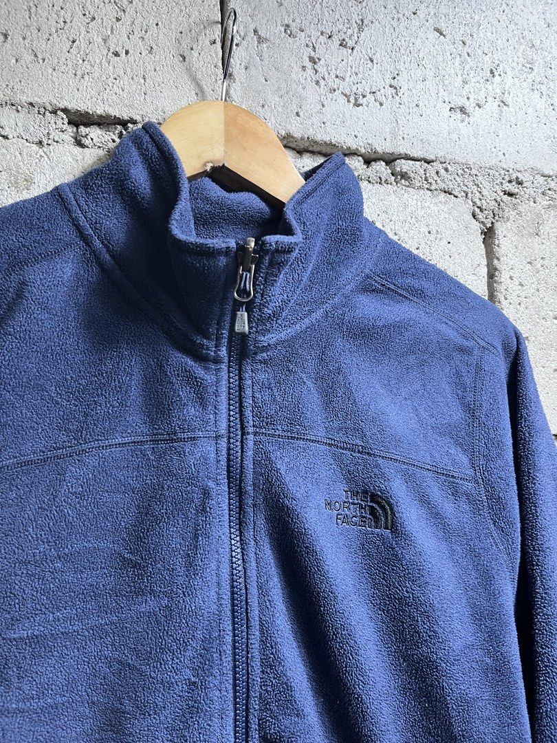 THE NORTH FACE FLEECE JACKET (Category: Coats, Jackets and Outerwear) located in Quezon City. Submitted by headline. (Listing ID 1471179731, Image 2). Description: THE NORTH FACE FLEECE SUMMER BLUE/NAVY EXCELLENT CONDITION SIZE:SMALL DIMES:23x27cm FOR ONLY:899php +SHIPPING FEE.