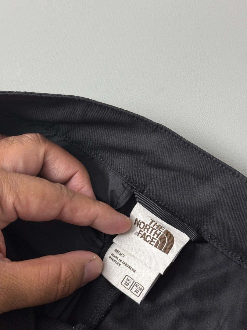 THE NORTH FACE NSE BELTED TROUSERS (Category: Jeans) located in Guagua. Submitted by sweetboyy (Listing ID 1471137045, Image 3). Description: THE NORTH FACE NSE BELTED TROUSERS EXCELLENT CONDITION SIZE 30 ON TAG DIMES: WAISTLINE 30-32 / LENGTH 37 / LEG OPENING 7.5.