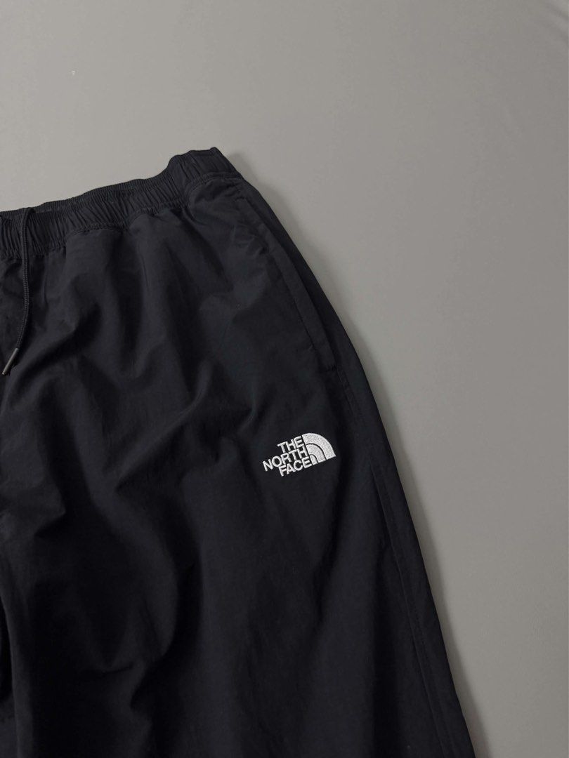 THE NORTH FACE VERSATILE PANTS (Category: Jeans) located in Guagua. Submitted by sweetboyy (Listing ID 1471136603, Image 2). Description: THE NORTH FACE VERSATILE PANTS EXCELLENT CONDITION SIZE MEDIUM ON TAG DIMES: WAISTLINE 32-34 / LENGTH 39.