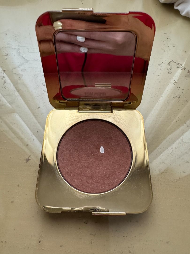 Tom Ford Bronzing Powder 01 Gold Dust (Category: Makeup) located in Cebu City. Submitted by _t.rix (Listing ID 1471136713, Image 3). Description: - Brand: Tom Ford - Product: Bronzing Powder - Shade: 01 Gold Dust - Size: Net weight 0.31 oz - Packaging: White and gold compact case with built-in mirror - Condition: Gently used a few times, lots of product left - Authenticity: Purchased from the official beauty counter.