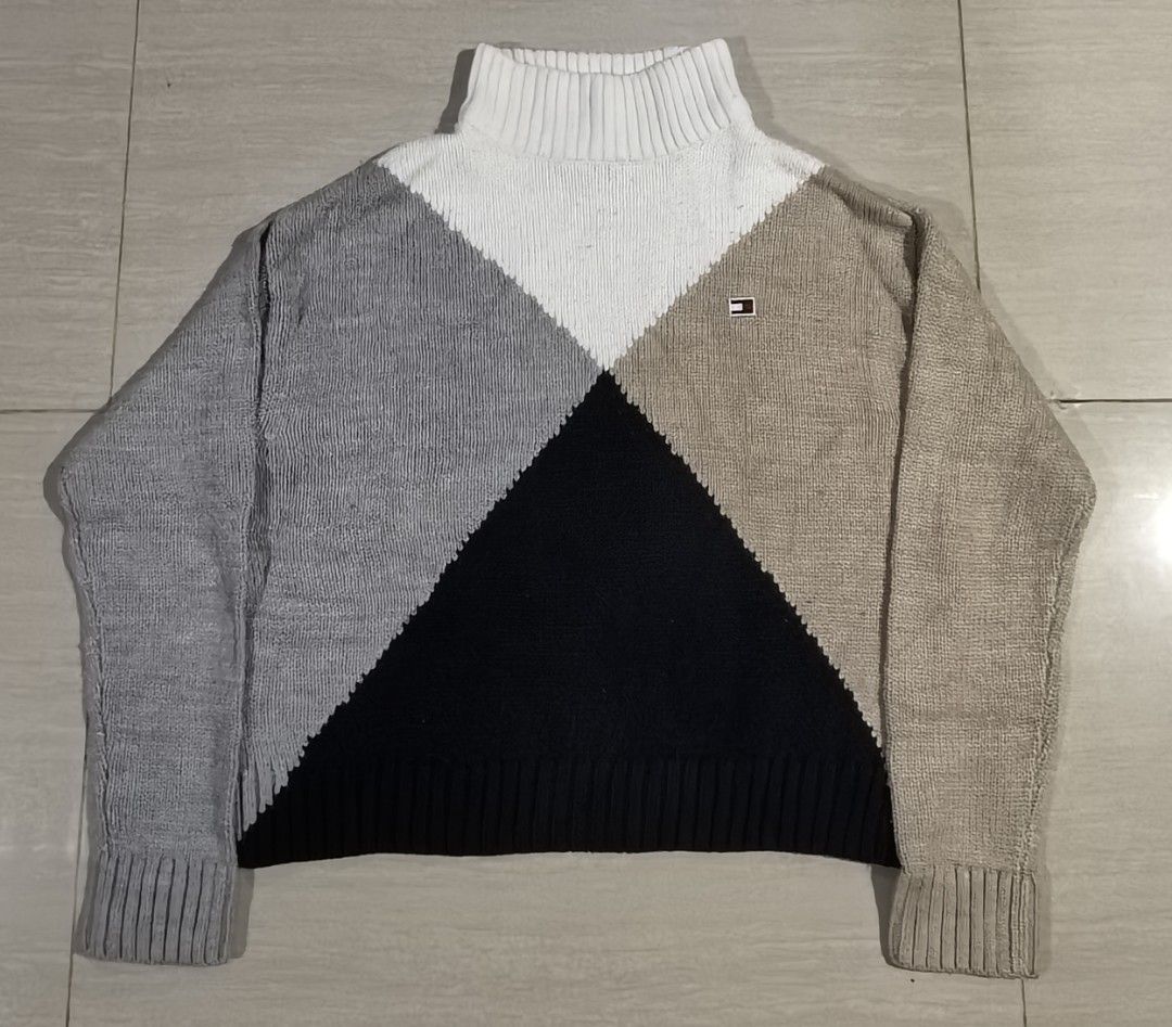 Tommy Hilfiger Argyle Knitted Sweater Pullover Jacket (Category: Luxury Apparel) located in Mexico. Submitted by hele_blushandthrift (Listing ID 1471244911, Image 1). Description: Php659 shipped..