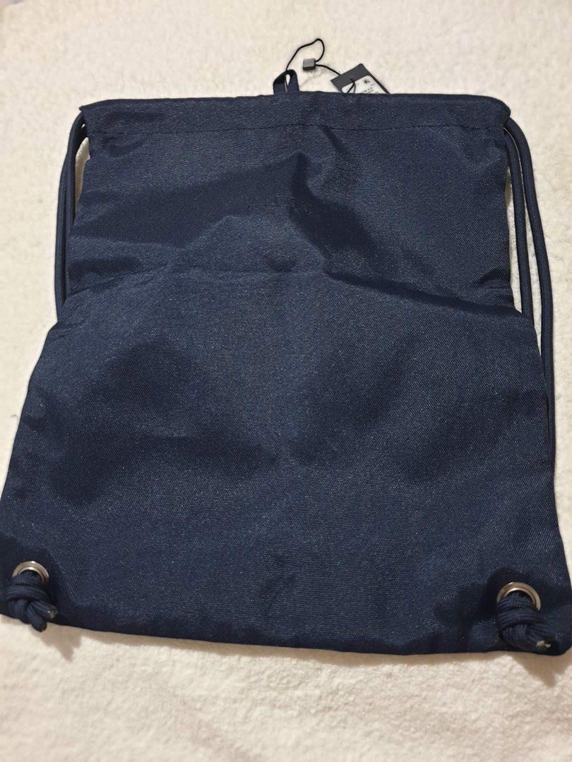Tommy Hilfiger Signature Script Gym Sack - Blue (Category: Backpacks) located in Las Pinas. Submitted by epitome.mnl (Listing ID 1471130774, Image 2). Description: 💎Brand New with tag 💎Tommy Hilfiger 💎Size One 💎SRP 30USD 💎All items 100% original 📌MOP GCASH or BDO 📌SF Shouldered by the buyer 📌Lalamove/Grab (via sched) 📌Flash / Gogo Express Provincial 80-240 📌Meetups: Las Pinas/Alabang/Laguna via schedule.