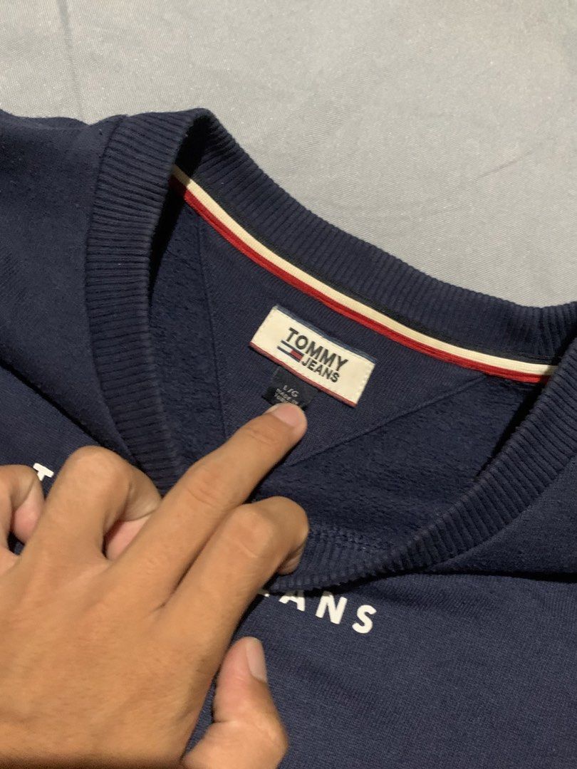Tommy Jeans 1985 Navy Blue Sweatshirt (Category: Luxury Apparel) located in General Santos City (Dadiangas). Submitted by stockyards (Listing ID 1471249419, Image 3). Description: Tommy Jeans sweatshirt in dark navy blue. Classic chest logo with the 1985 text. Ribbed collar, cuffs, and hem. Striped taping inside the neckline. Small flag logo embroidered on the left cuff. Tagged size L. Made in Turkey. Comfortable cotton blend material, great ever