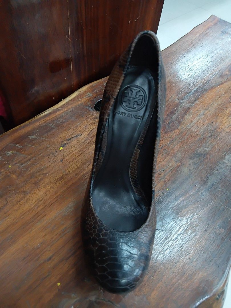 Tory Burch LAST PRICE POSTED (Category: Heels) located in Subic. Submitted by AnythingBrandedby_May (Listing ID 1471187998, Image 3). Description: Tory Burch LAST PRICE POSTED.