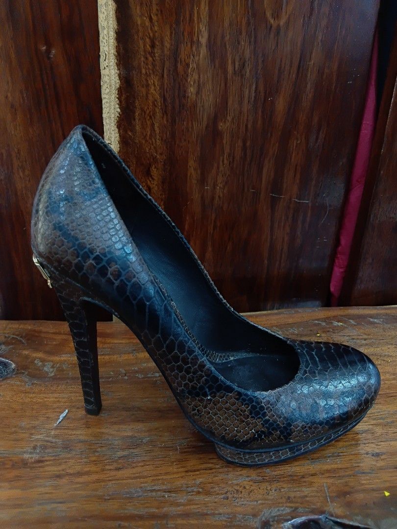 Tory Burch LAST PRICE POSTED (Category: Heels) located in Subic. Submitted by AnythingBrandedby_May (Listing ID 1471187998, Image 2). Description: Tory Burch LAST PRICE POSTED.