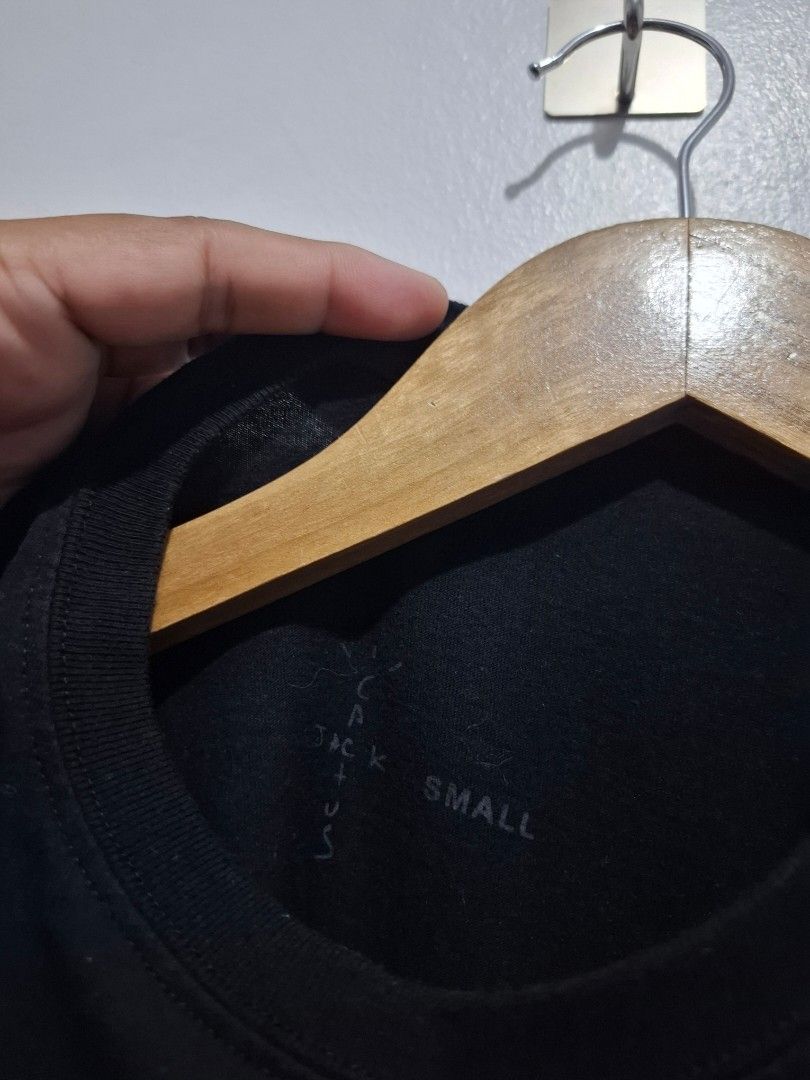 Travis scott cactus jack small (Category: Tshirts & Polo Shirts ) located in Tarlac. Submitted by christopher.24 (Listing ID 1471170381, Image 3). Description: excellent condition.