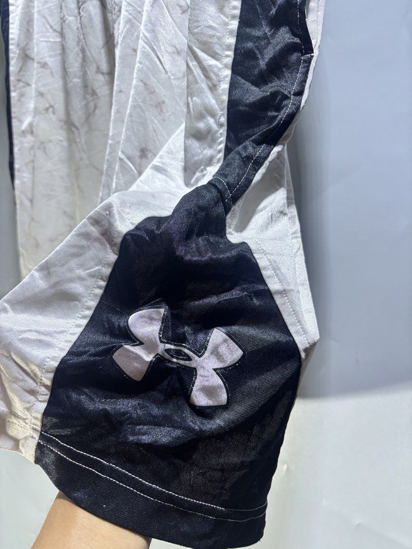 Under Armour Basketball Shorts (Category: Shorts) located in Taguig. Submitted by nardselect (Listing ID 1471145333, Image 2). Description: Under Armour Basketball Shorts Tag Size: XL Width: 34 up Length: 24 Leg open: 15 Issue: Paint stain, lints, see on last 2 pics .