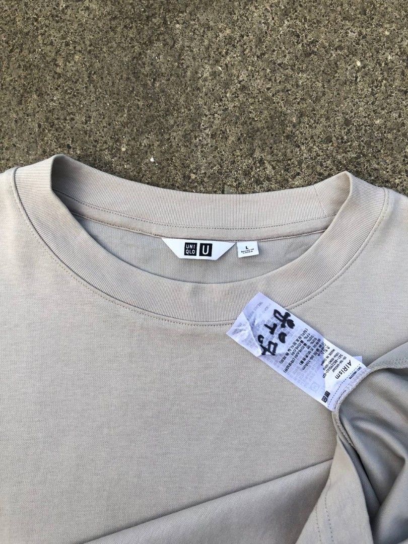 Uniqlo AIRism Crew Neck Tee (Category: Tshirts & Polo Shirts ) located in Baganga. Submitted by alvicthiftss (Listing ID 1471262030, Image 2). Description: Uniqlo AIRism Crew Neck Tee Size-Large No Issue Color Rate 9/10 Good Condition.